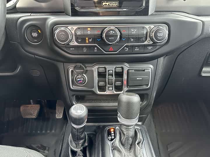 Фото 9 - Jeep Gladiator