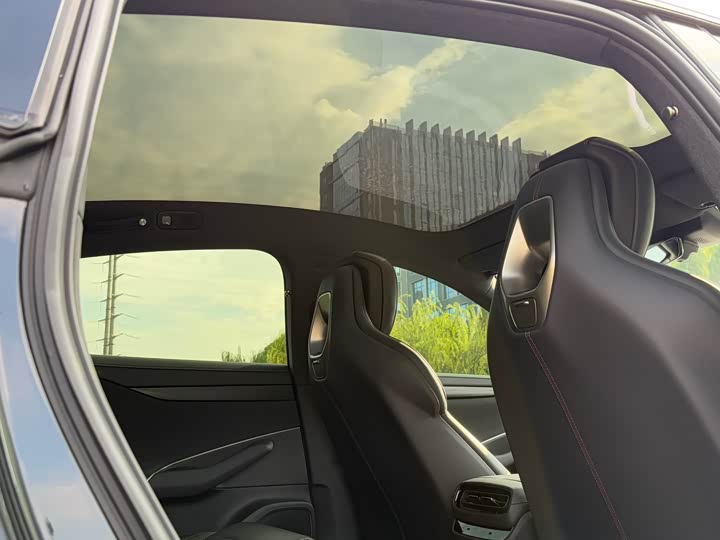 Фото 12 - Xiaomi SU7