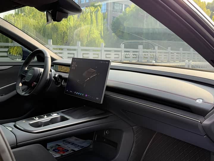 Фото 15 - Xiaomi SU7