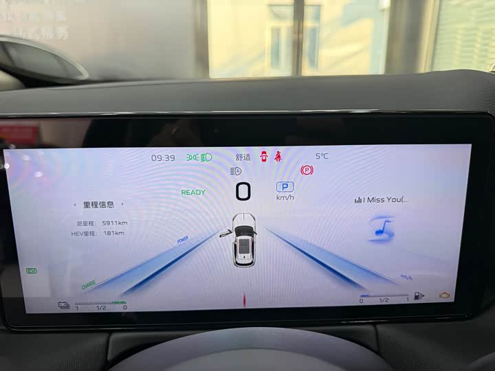 Фото 10 - Hongqi HS3 Hybrid