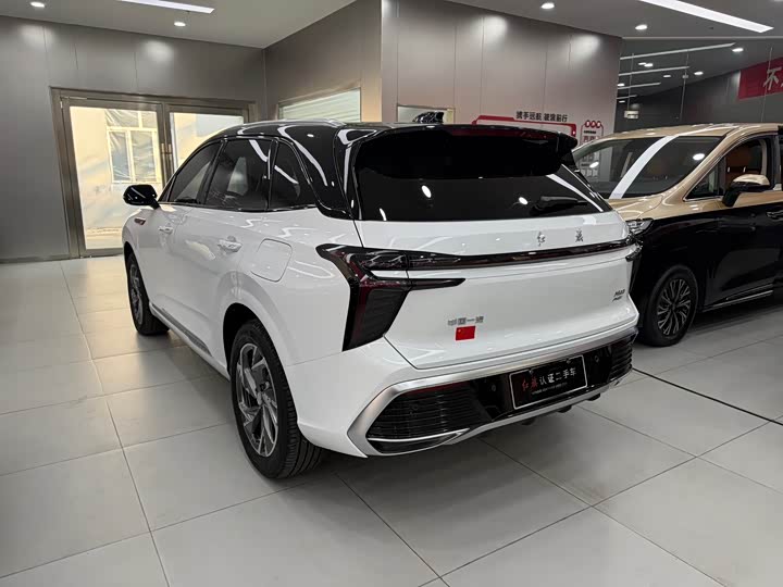 Фото 6 - Hongqi HS3 Hybrid