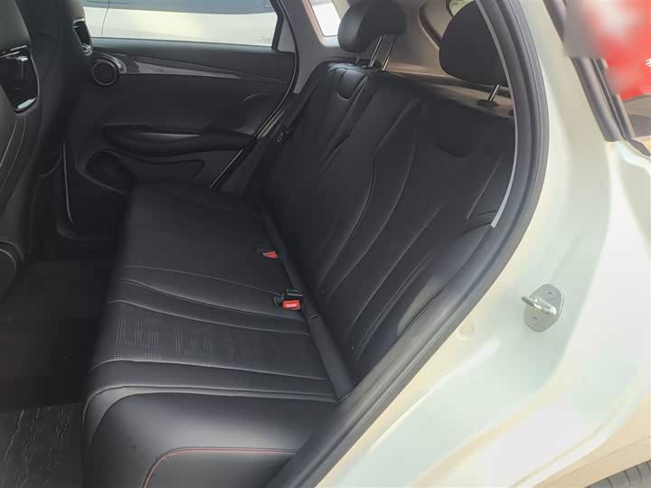 Фото 17 - BYD E2