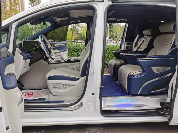 Фото 5 - Buick GL8 ES