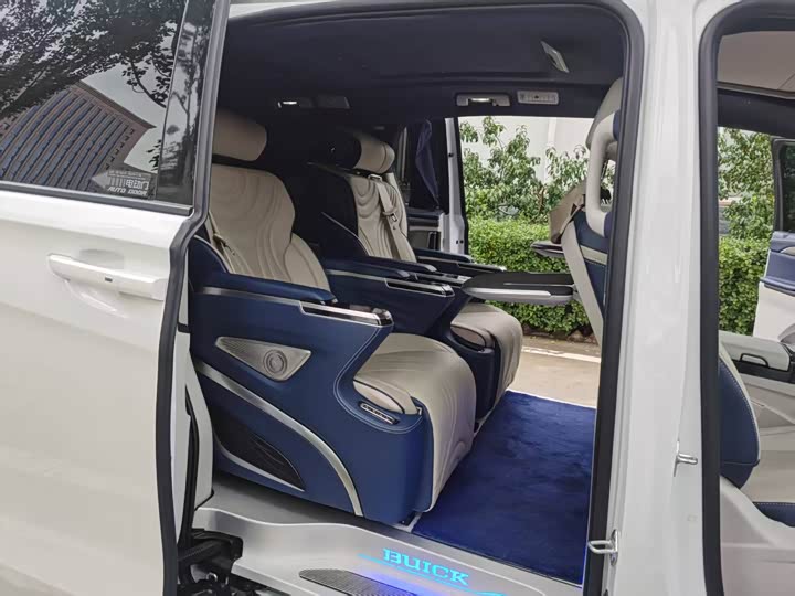 Фото 6 - Buick GL8 ES