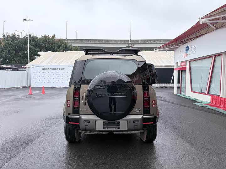 Фото 10 - Land Rover Defender