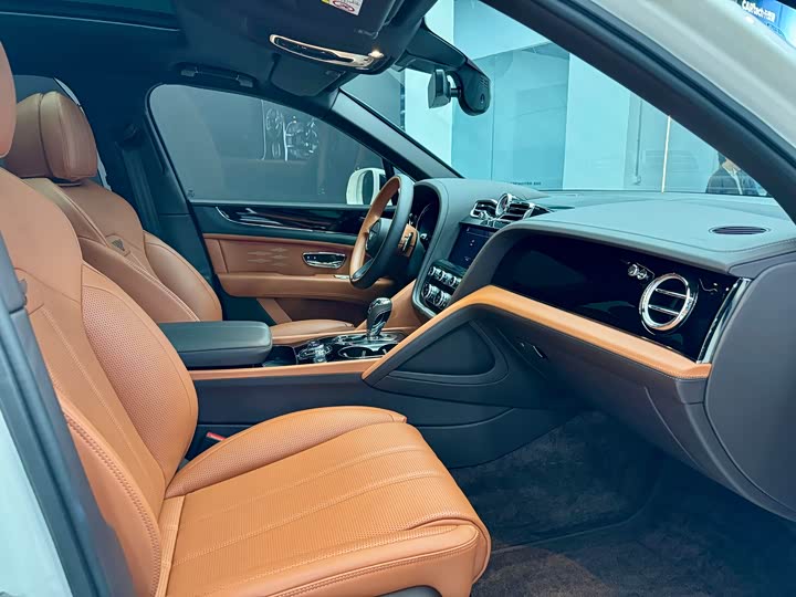 Фото 14 - Bentley Bentayga