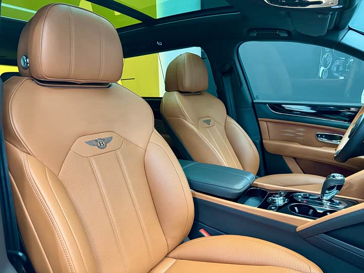 Фото 15 - Bentley Bentayga