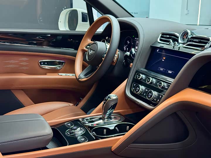 Фото 18 - Bentley Bentayga