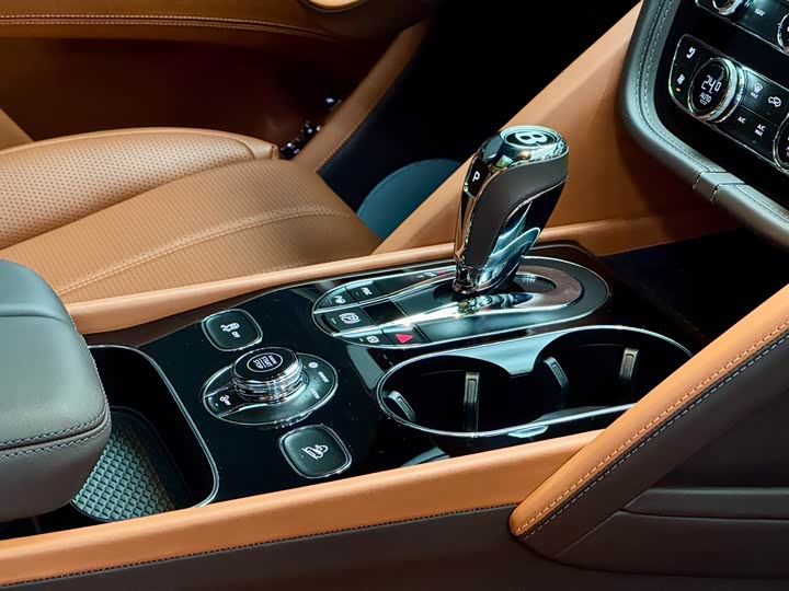 Фото 19 - Bentley Bentayga