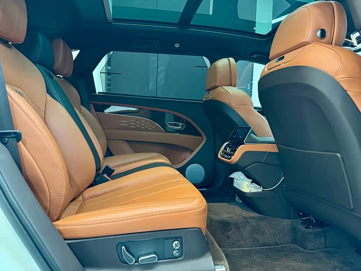 Фото 20 - Bentley Bentayga