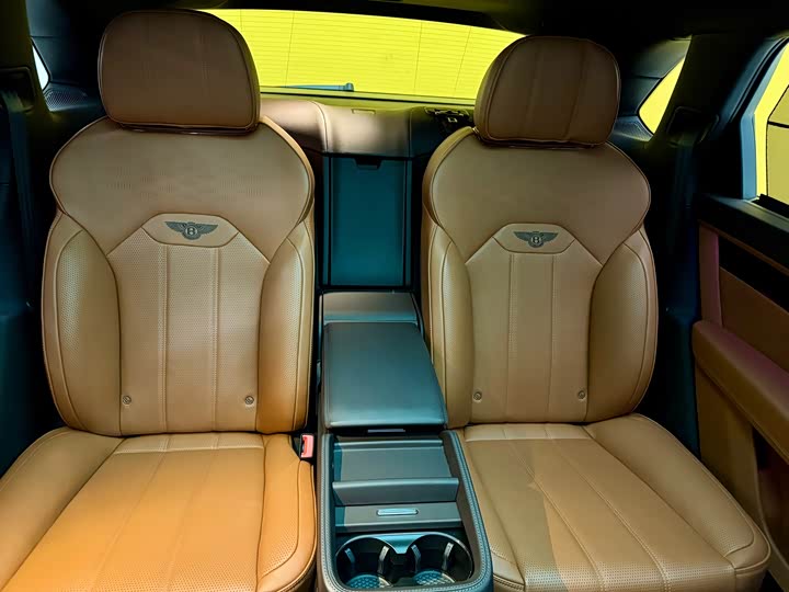 Фото 21 - Bentley Bentayga