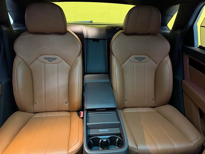 Фото 22 - Bentley Bentayga