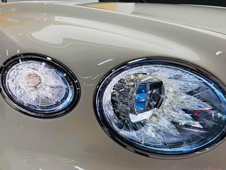 Фото 24 - Bentley Bentayga