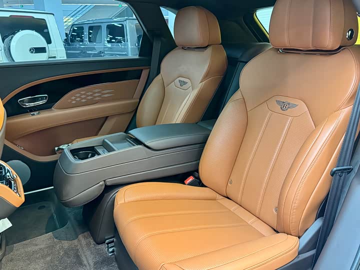 Фото 26 - Bentley Bentayga