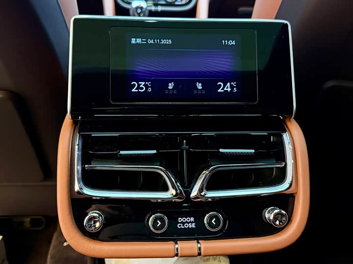 Фото 27 - Bentley Bentayga