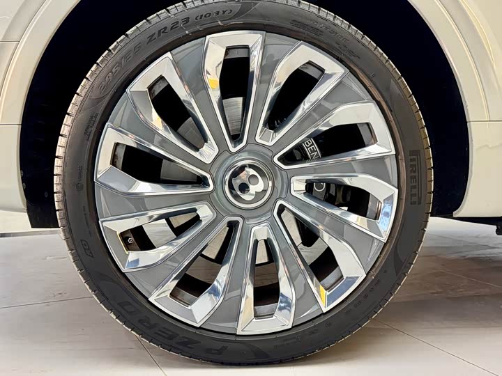 Фото 28 - Bentley Bentayga