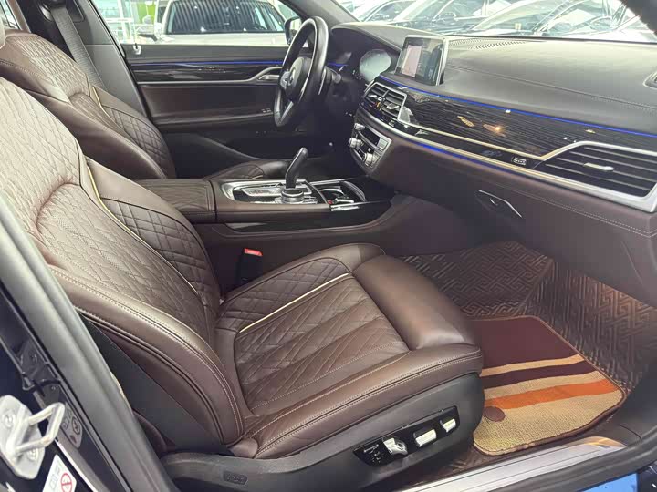 Фото 11 - BMW 7 Series