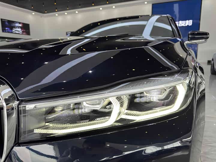 Фото 14 - BMW 7 Series