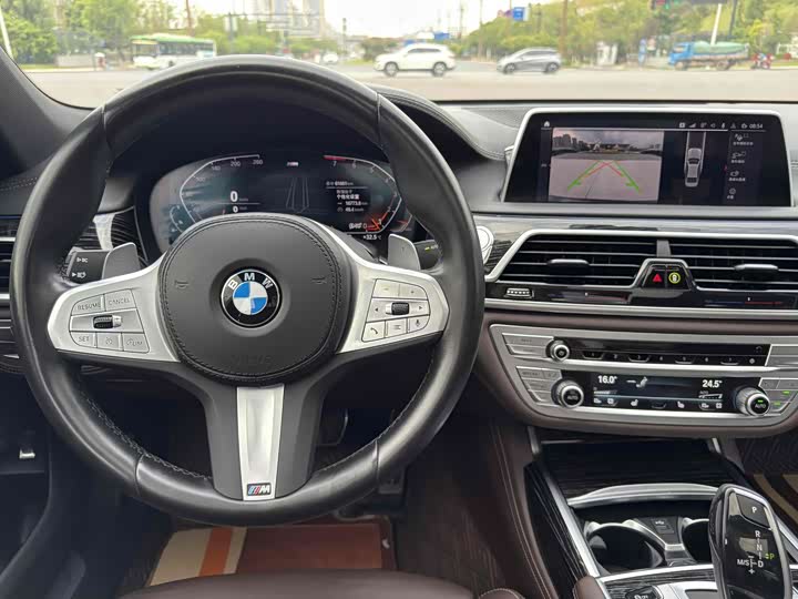 Фото 23 - BMW 7 Series