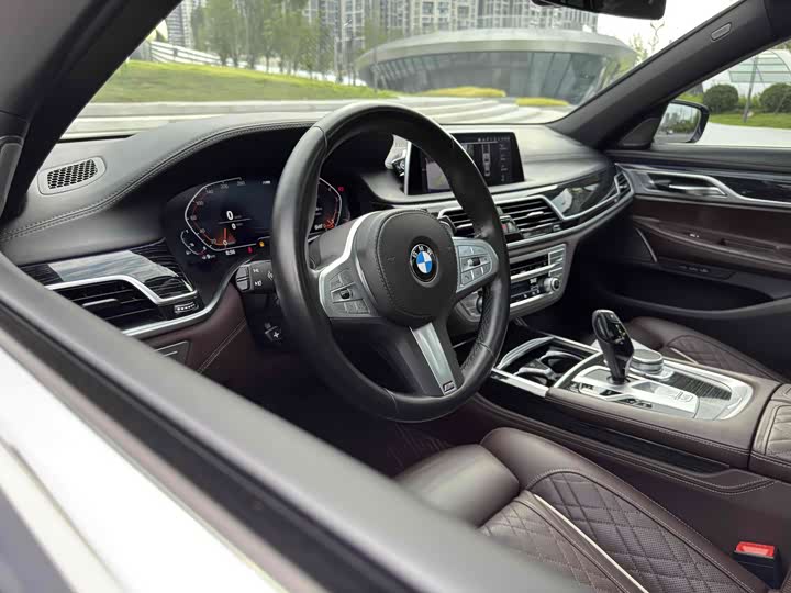 Фото 28 - BMW 7 Series