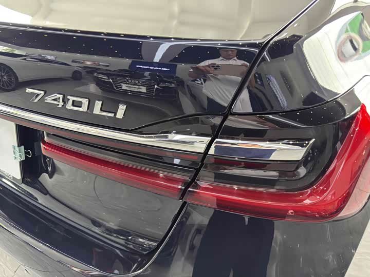 Фото 29 - BMW 7 Series