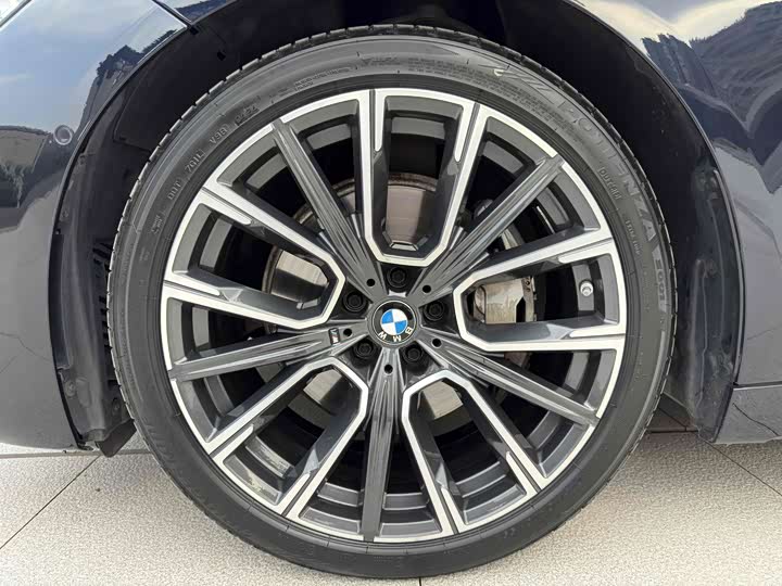 Фото 33 - BMW 7 Series