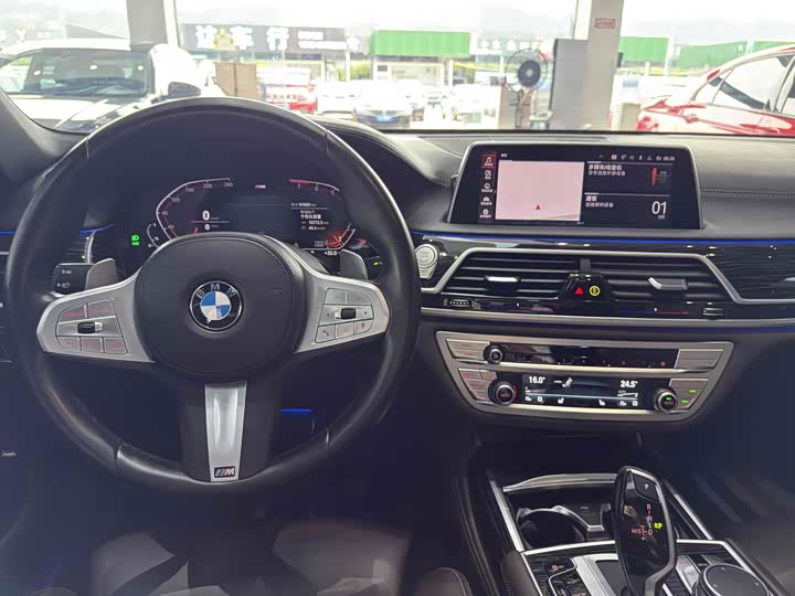 Фото 7 - BMW 7 Series