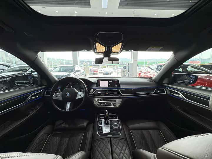 Фото 8 - BMW 7 Series