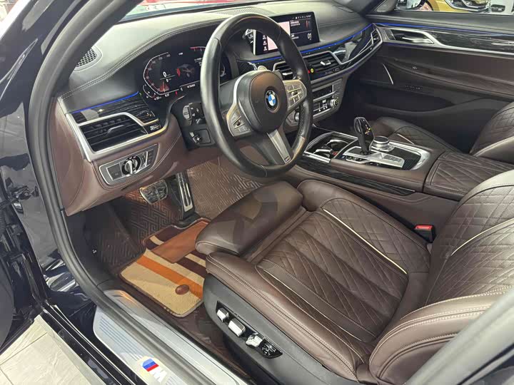 Фото 9 - BMW 7 Series