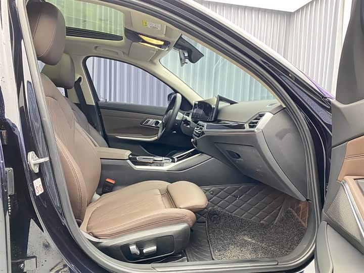 Фото 17 - BMW i3