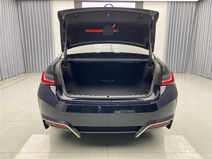 Фото 18 - BMW i3