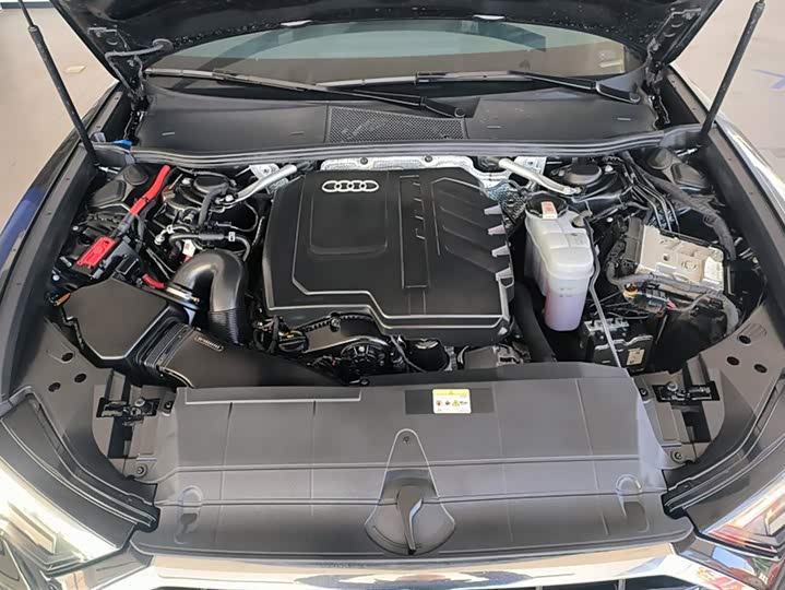 Фото 10 - Audi A6L