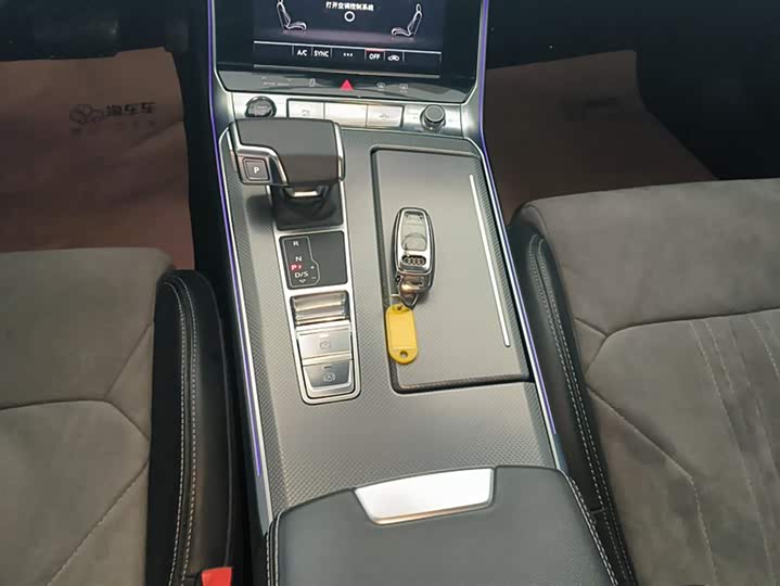 Фото 16 - Audi A6L