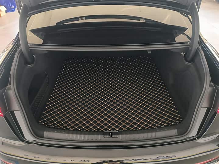 Фото 4 - Audi A6L