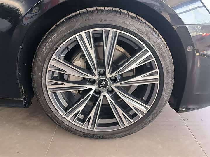 Фото 6 - Audi A6L