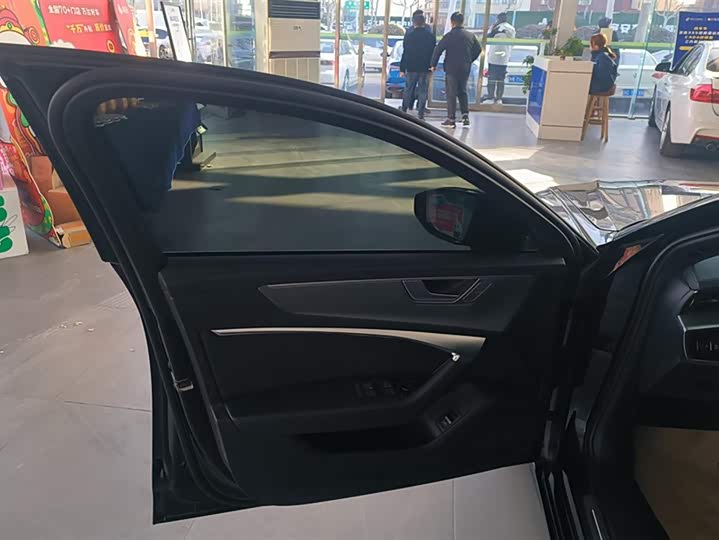 Фото 7 - Audi A6L