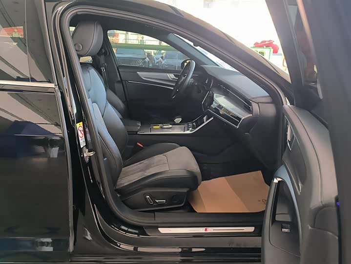 Фото 8 - Audi A6L