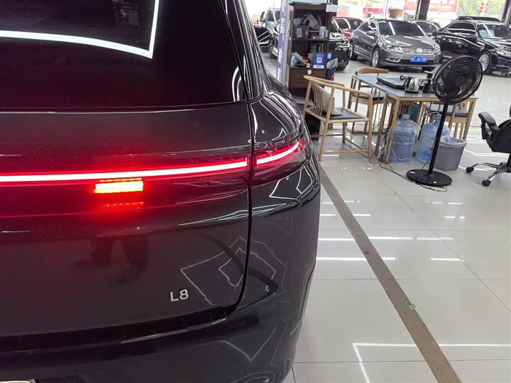 Фото 24 - LiXiang L8