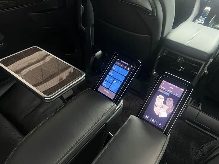 Фото 10 - Toyota Vellfire