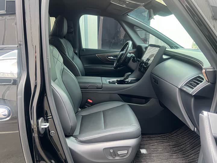 Фото 11 - Toyota Vellfire