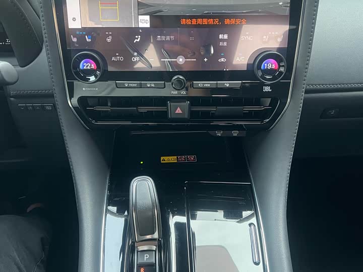 Фото 13 - Toyota Vellfire