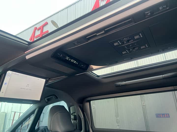 Фото 16 - Toyota Vellfire