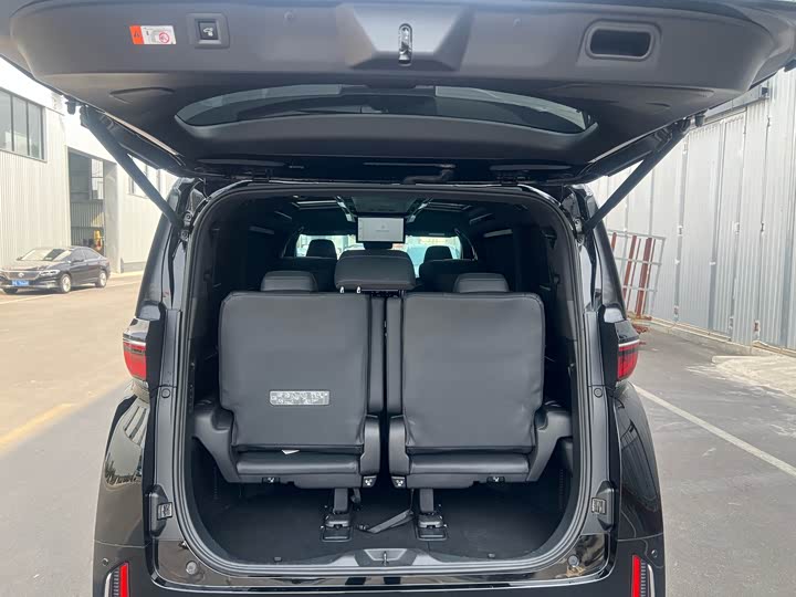 Фото 17 - Toyota Vellfire