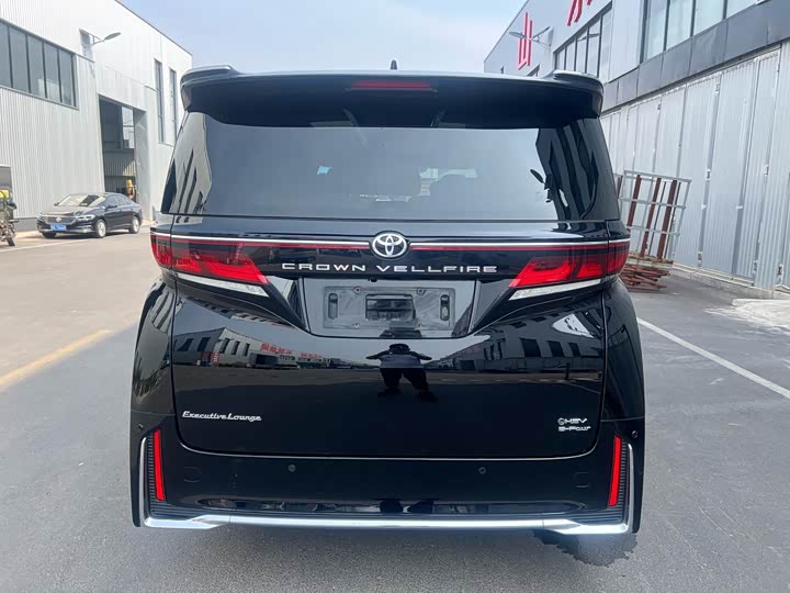 Фото 18 - Toyota Vellfire