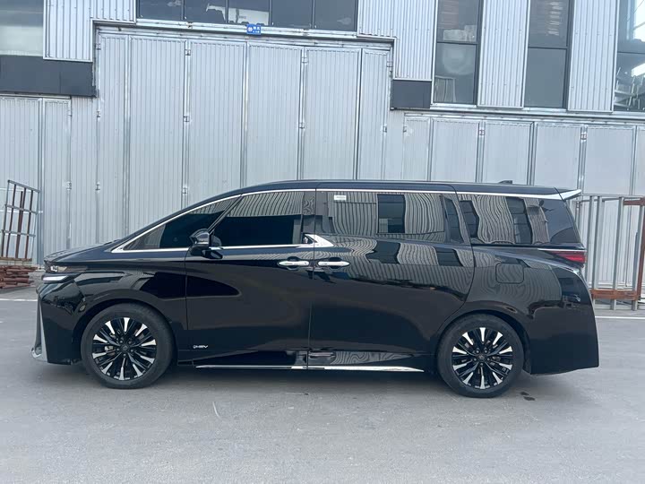 Фото 21 - Toyota Vellfire