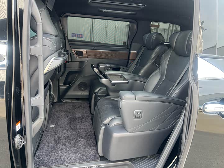 Фото 5 - Toyota Vellfire