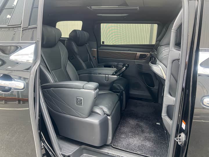 Фото 9 - Toyota Vellfire