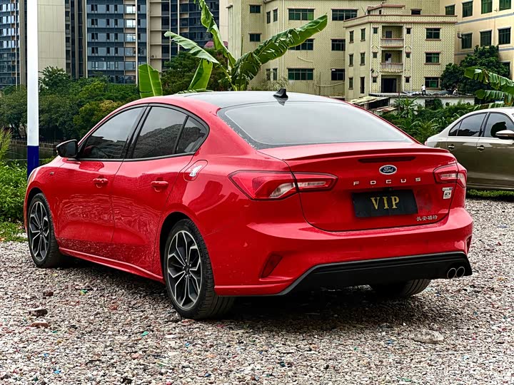 Фото 5 - Ford Focus