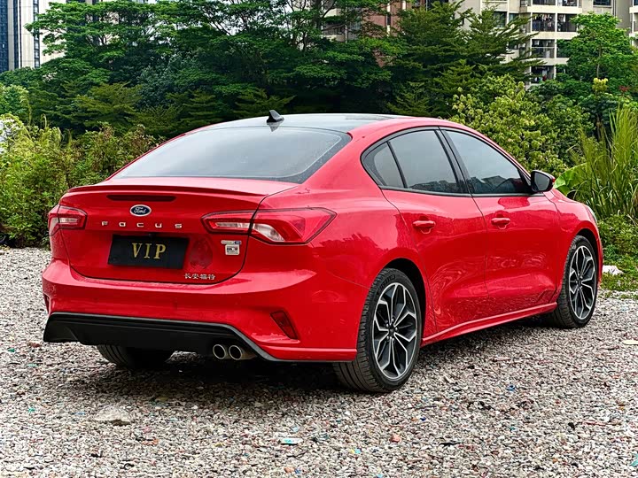 Фото 6 - Ford Focus