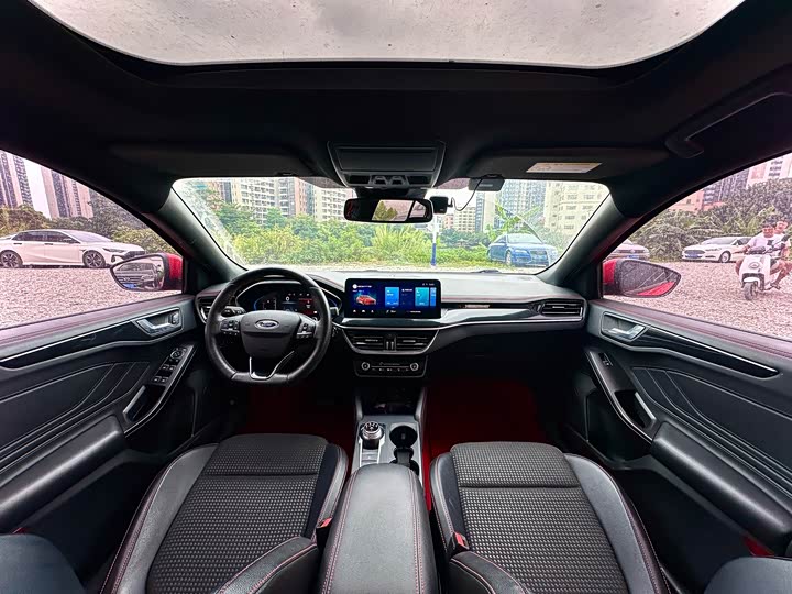 Фото 7 - Ford Focus